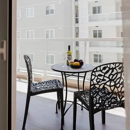 Stunning 2bed In Spb By Homely! Lejlighed