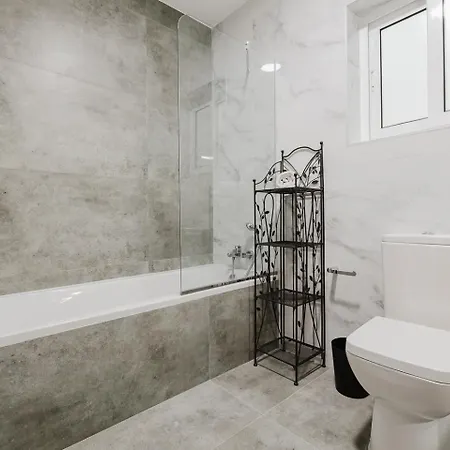 Stunning 2bed In Spb By Homely! Lejlighed *