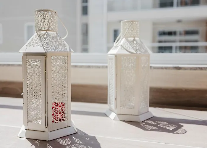 アパート Stunning 2bed In Spb By Homely! セント・ポールズ・ベイ