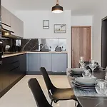 アパート Stunning 2bed In Spb By Homely! セント・ポールズ・ベイ