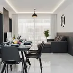 Stunning 2bed In Spb By Homely!